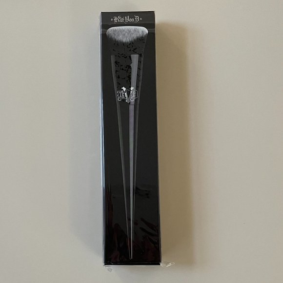 KVD Vegan Beauty Lock-It Edge Foundation Brush #10 Kat Von D NIB - Picture 3 of 5
